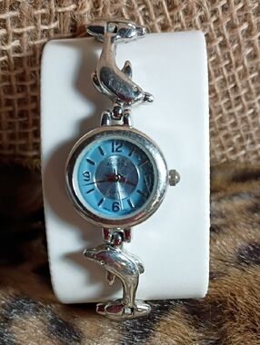 Vintage Gloria Vanderbilt  Dolphin Band Silver -Tone  Watch  Working